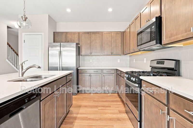 Beautiful 3BR Townhome w/ Garage & Community Pool property image