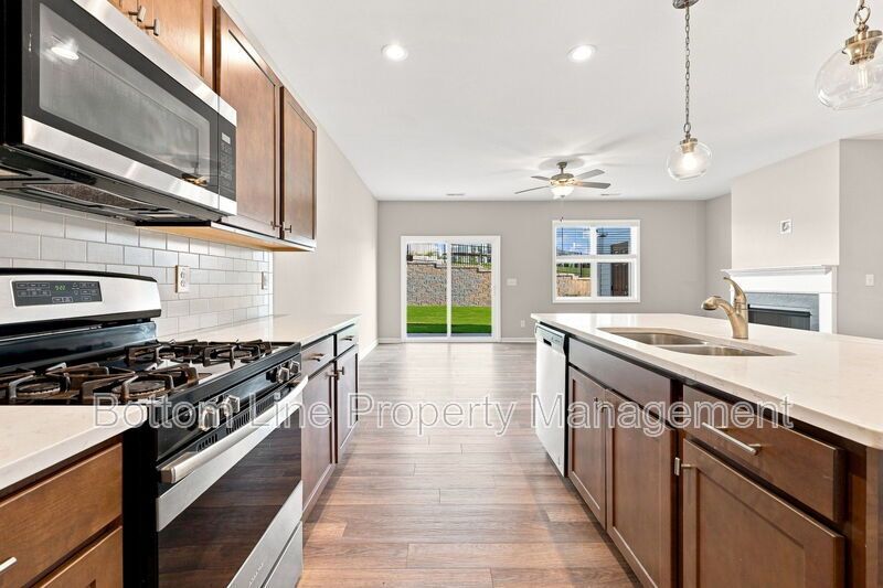 Beautiful 3BR Townhome w/ Garage & Community Pool property image