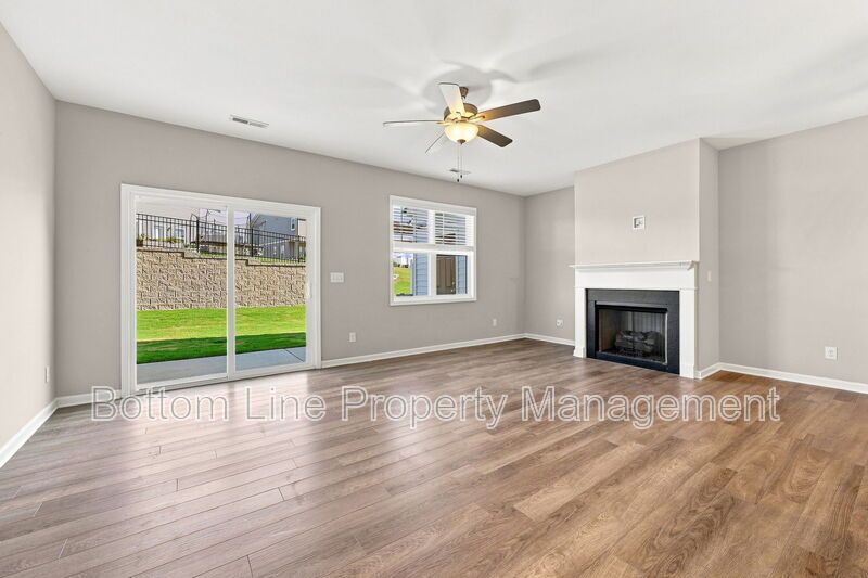 Beautiful 3BR Townhome w/ Garage & Community Pool property image