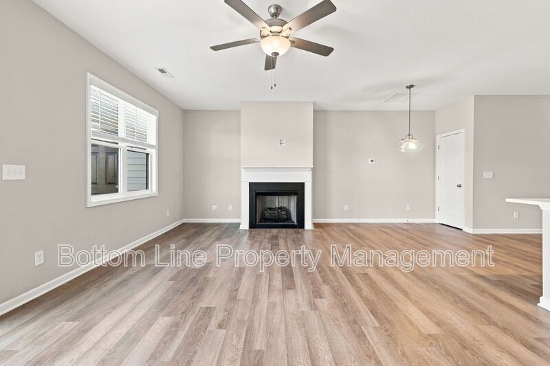Beautiful 3BR Townhome w/ Garage & Community Pool property image