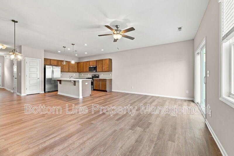 Beautiful 3BR Townhome w/ Garage & Community Pool property image