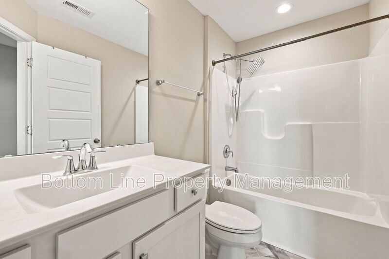 Beautiful 3BR Townhome w/ Garage & Community Pool property image