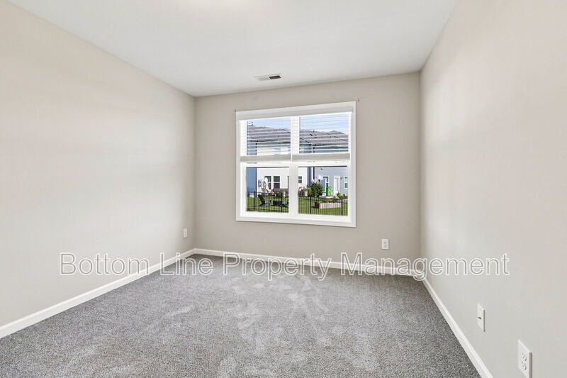 Beautiful 3BR Townhome w/ Garage & Community Pool property image