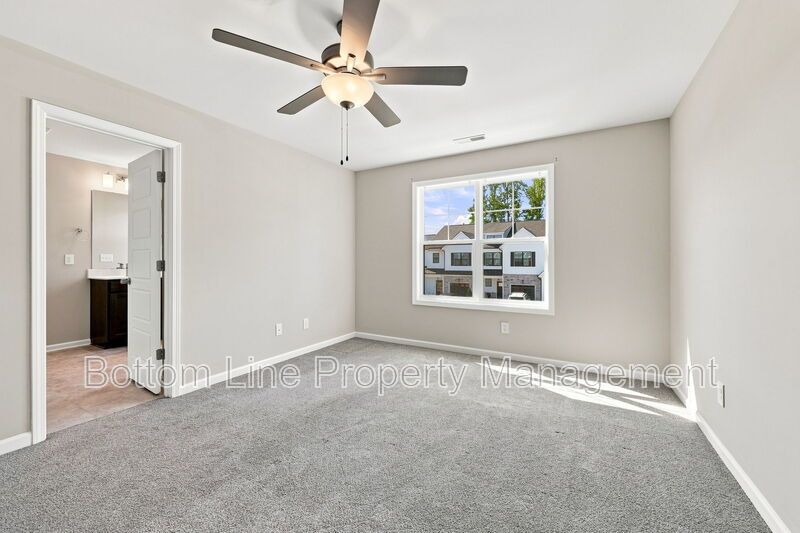 Beautiful 3BR Townhome w/ Garage & Community Pool property image