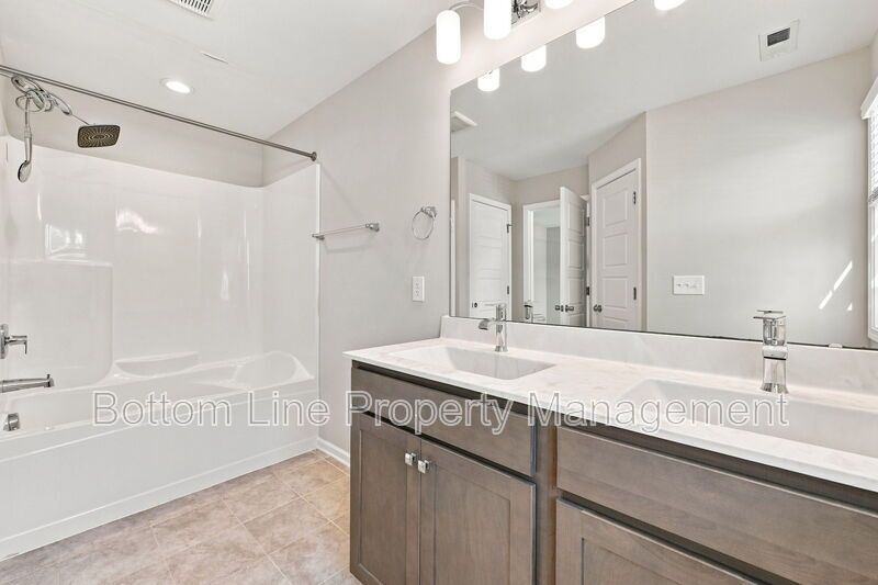 Beautiful 3BR Townhome w/ Garage & Community Pool property image