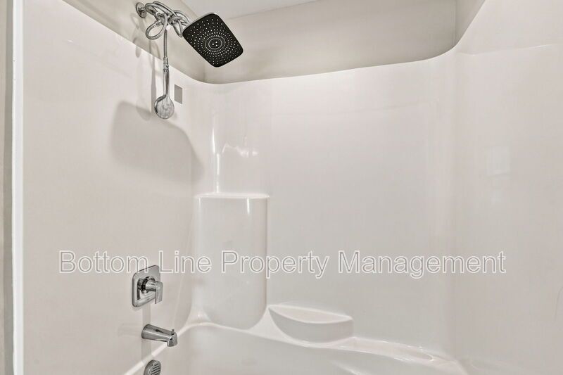 Beautiful 3BR Townhome w/ Garage & Community Pool property image