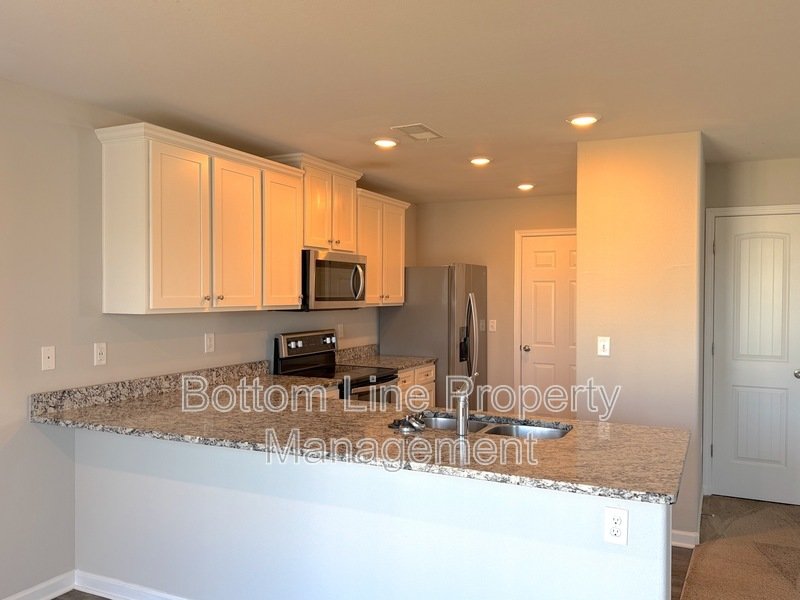 Spacious Home, Ready for Move-in in a Desired Area - MOVE-IN Special! property image