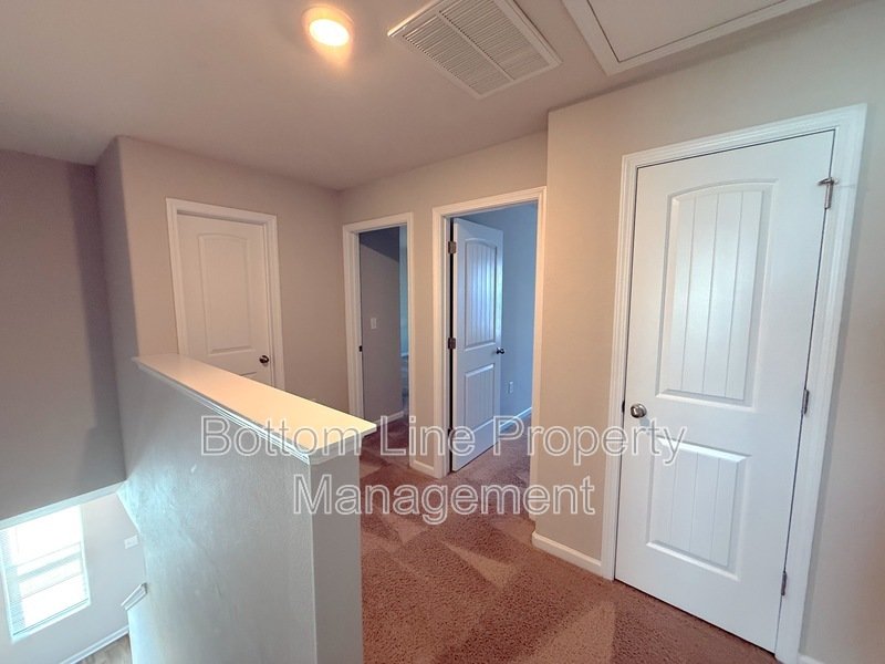 Spacious Home, Ready for Move-in in a Desired Area - MOVE-IN Special! property image