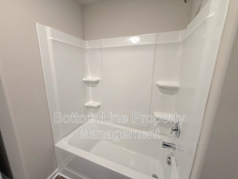 Spacious Home, Ready for Move-in in a Desired Area - MOVE-IN Special! property image