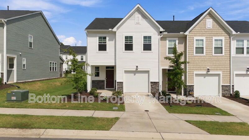 Stunning 3-Bedroom Townhome with Garage & Screened Porch – In Pool Community property image