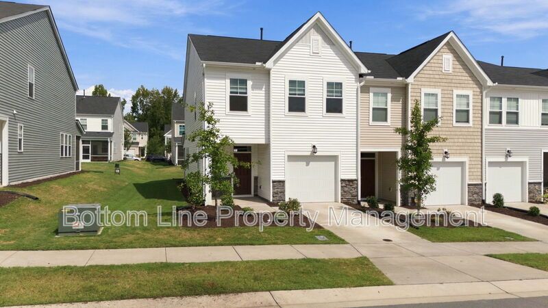 Stunning 3-Bedroom Townhome with Garage & Screened Porch – In Pool Community property image