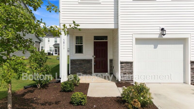 Stunning 3-Bedroom Townhome with Garage & Screened Porch – In Pool Community property image