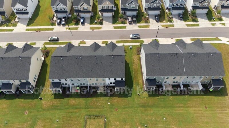 Stunning 3-Bedroom Townhome with Garage & Screened Porch – In Pool Community property image