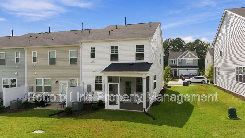 Stunning 3-Bedroom Townhome with Garage & Screened Porch – In Pool Community property image