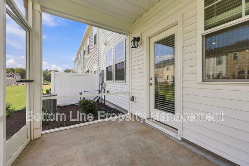 Stunning 3-Bedroom Townhome with Garage & Screened Porch – In Pool Community property image