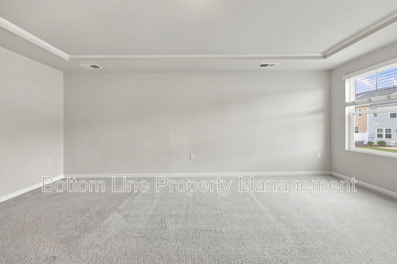 Stunning 3-Bedroom Townhome with Garage & Screened Porch – In Pool Community property image