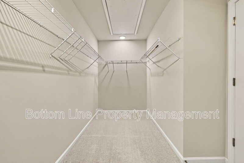 Stunning 3-Bedroom Townhome with Garage & Screened Porch – In Pool Community property image