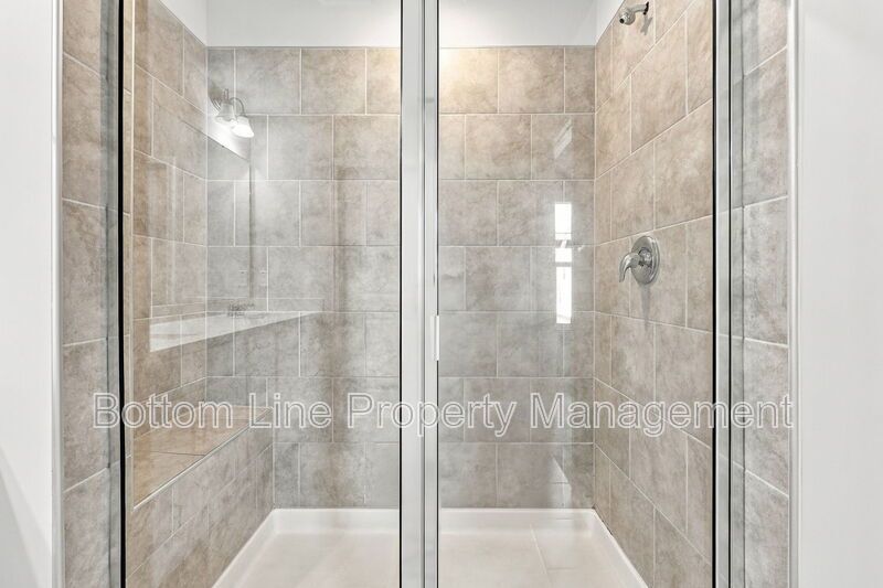 Stunning 3-Bedroom Townhome with Garage & Screened Porch – In Pool Community property image