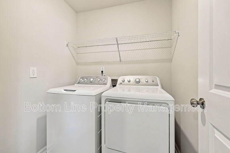 Stunning 3-Bedroom Townhome with Garage & Screened Porch – In Pool Community property image