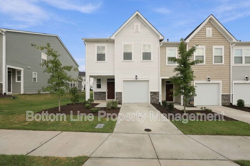 Stunning 3-Bedroom Townhome with Garage & Screened Porch – In Pool Community property image